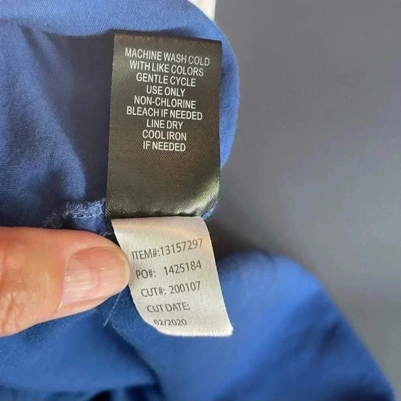 Torrid Women’s Sleeveless Blouse Top Size 3 Blue White Button Down Pocket - Picture 8 of 11